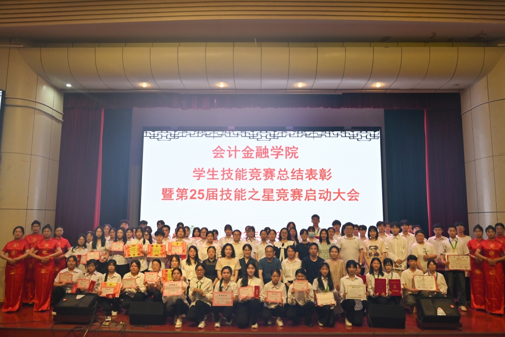 师生合影.jpg